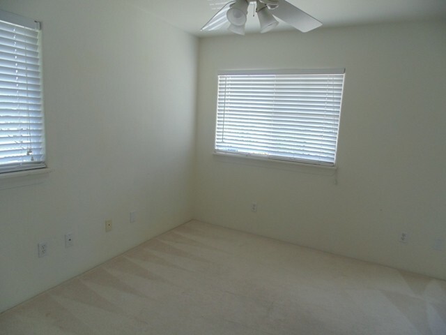 Building Photo - 4 Bedroom / 3 Bath House in The Islands Ga...