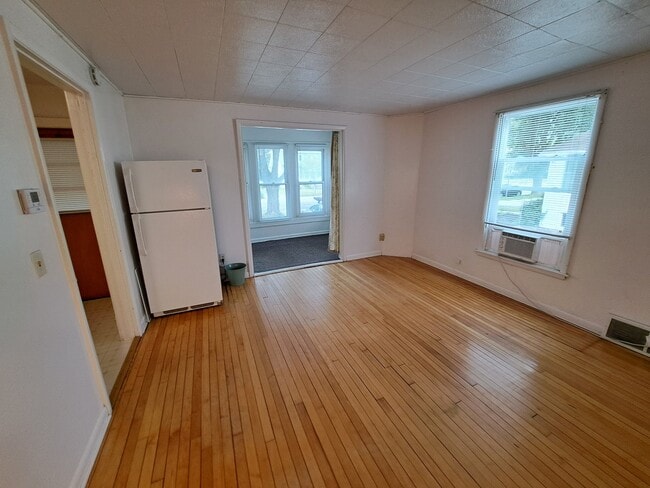 Building Photo - 709 W Olin Ave