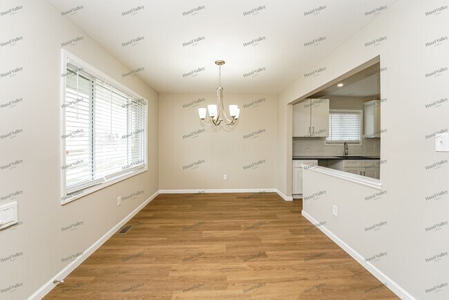 Building Photo - 4863 Southwood Dr