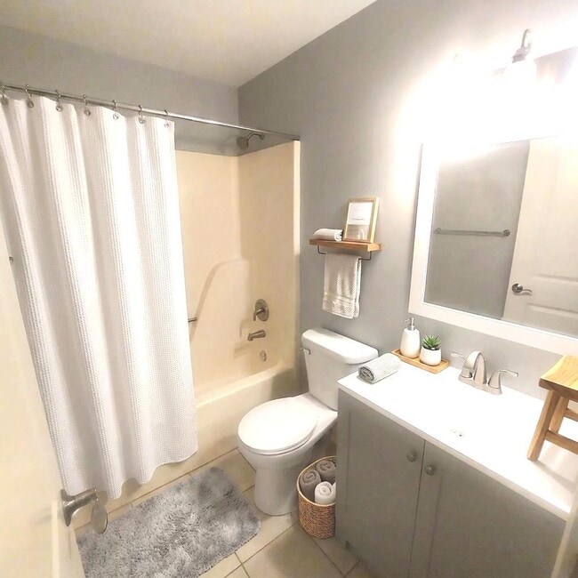 Building Photo - 617 Yale Ln