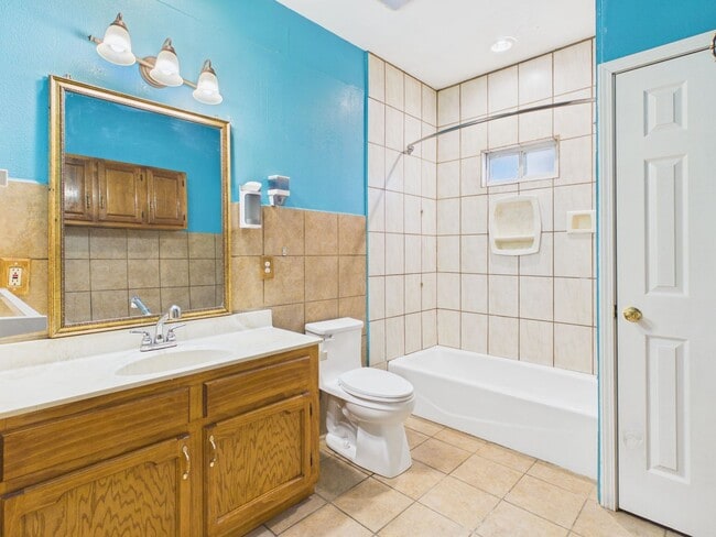 Building Photo - Nice 3 bedroom Duplex Rental