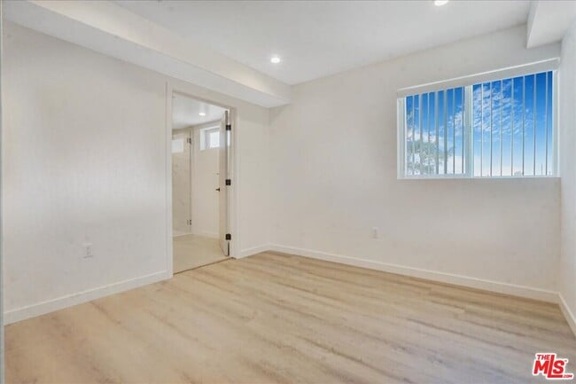 Building Photo - 10918 Camarillo St