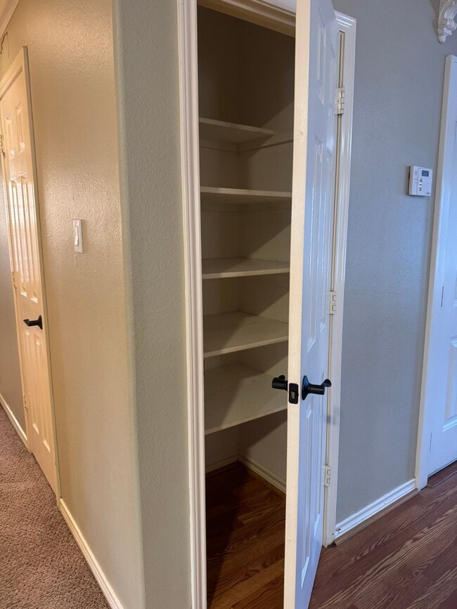 Building Photo - 34534 Lake Side Dr