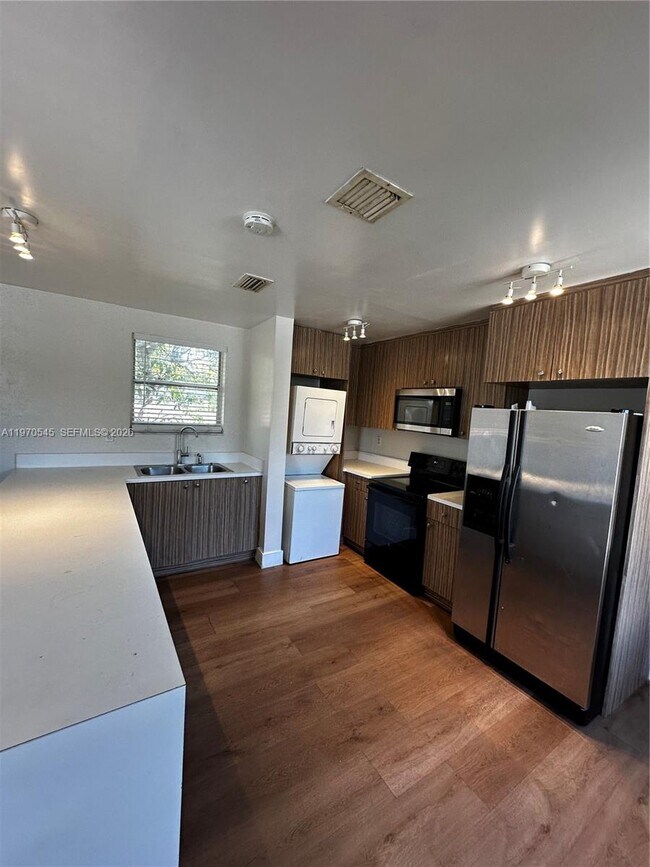 Building Photo - 5903 N Miami Ave