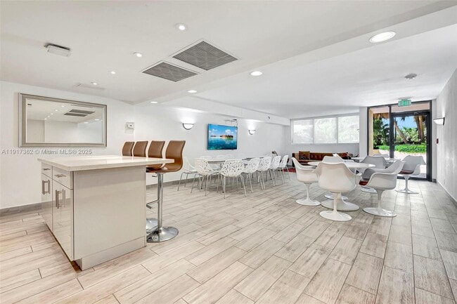 Building Photo - 170 Ocean Ln Dr