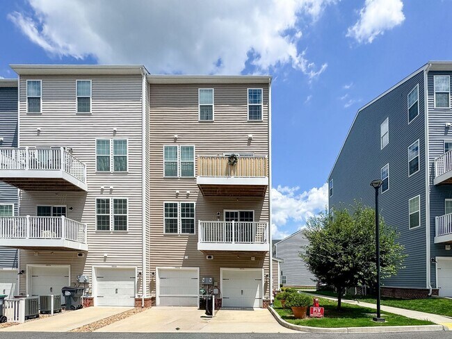Building Photo - 5920 Whitehurst Ln