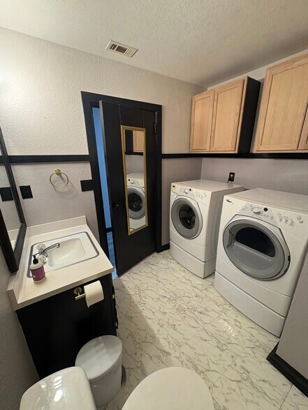 Washer and Dryer in unit - 613 E Williams Ave