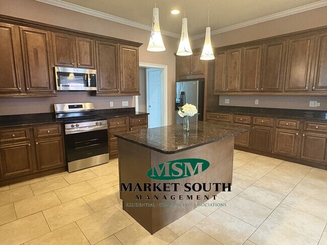 Building Photo - **APPLICATION PENDING!! Renovated Historic District!