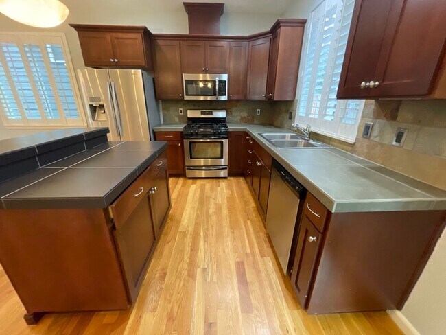 Building Photo - 3 Bedroom 2.5 Bathroom House with Bonus Room ~ Garage, A/C, includes Washer and Dryer ~ Close to ...