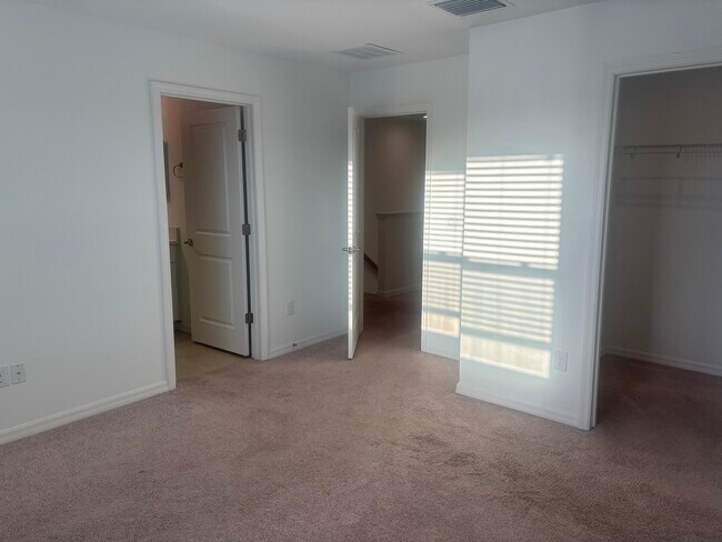 Building Photo - 2302 Alee Ln