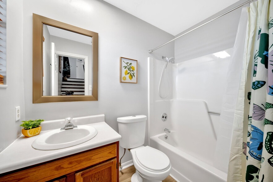 Building Photo - 7645 Chatham Cir