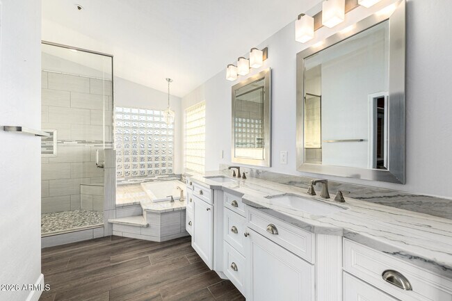 Building Photo - 11900 N 114th Way