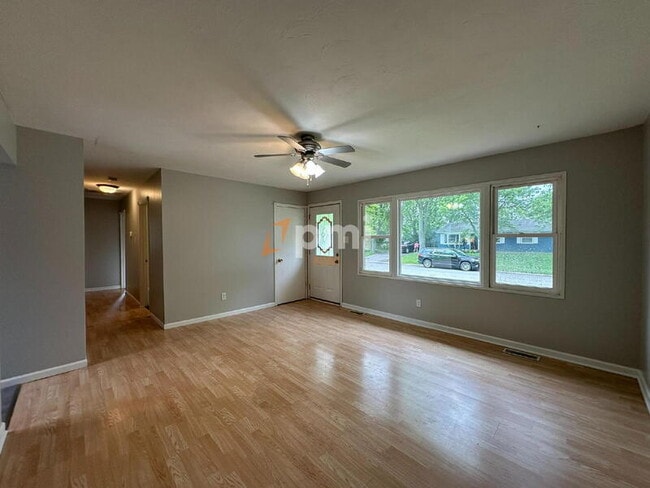 Building Photo - 380 Lahonda Dr