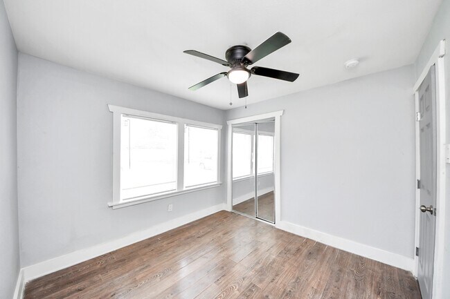 Building Photo - 5738 Kenilwood Dr