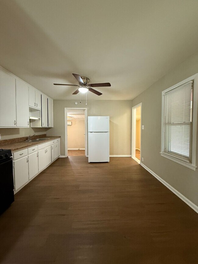Building Photo - 3 Bedroom 2 Bath - Brook Village
