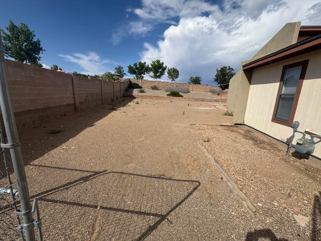 Building Photo - 4765 Limestone Dr NE