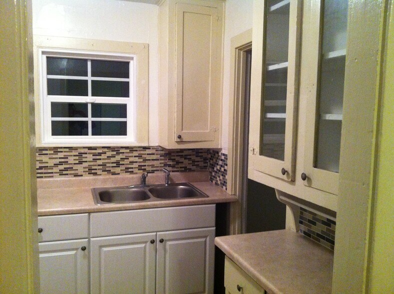 Building Photo - 1660 1/2 Murchison St