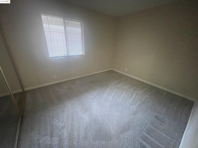 Building Photo - 2400 Sunny Ln