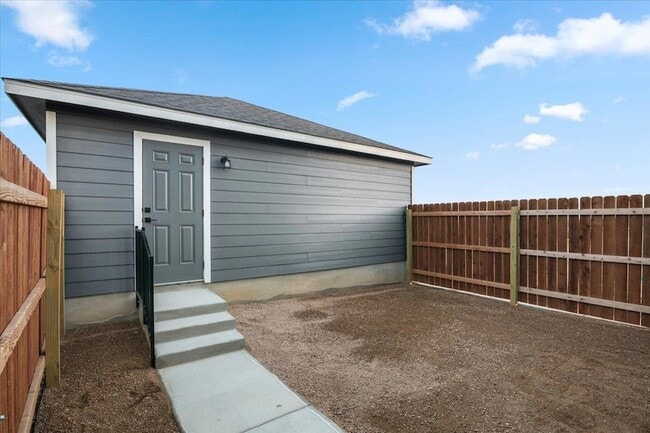 Building Photo - 5900 Whisper Creek Dr