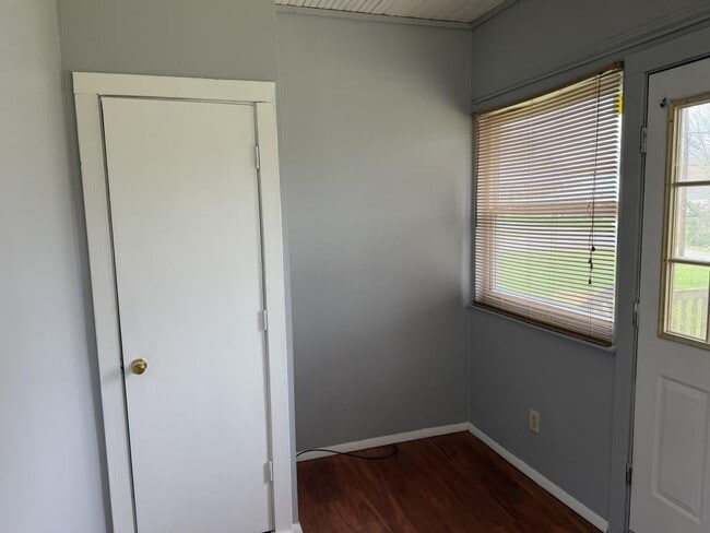 Building Photo - 1601 E Unaka Ave