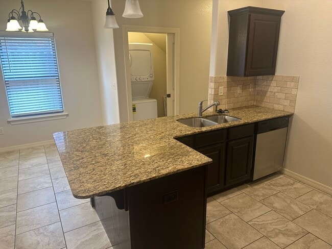 Building Photo - Available for Immediate Move-in!  3 Bedroom, 2 Bathroom, Two-Story Fayetteville Home