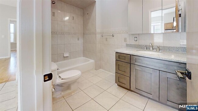 Building Photo - 11 Schuyler Ct