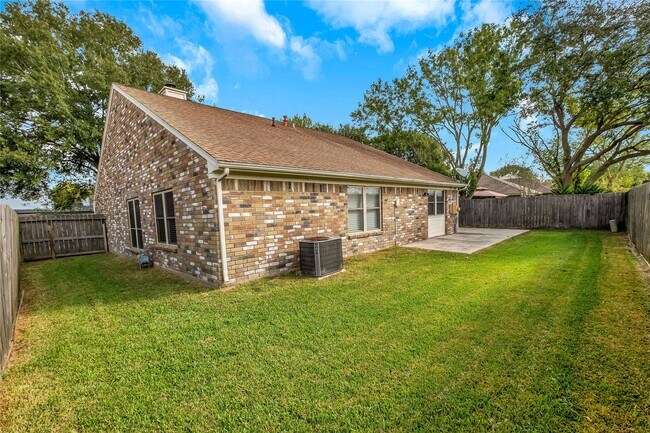 Building Photo - 5216 Spring Branch Dr