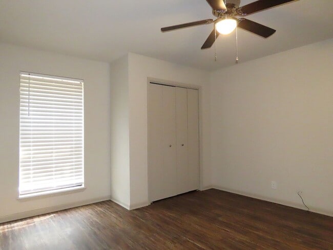 Building Photo - Remodeled in 2024! Gorgeous 3 Bdrm., 2 Bath Duplex in Whitehouse ISD!