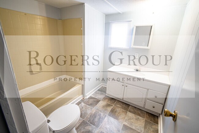 Building Photo - 385 Julian Smith Rd