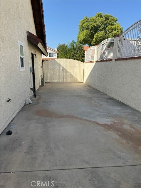 Building Photo - 17840 Calle Los Arboles