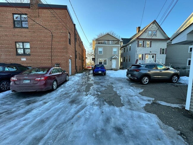 Building Photo - Updated 5-BR, 2-BA Apartment by the U of M Available!