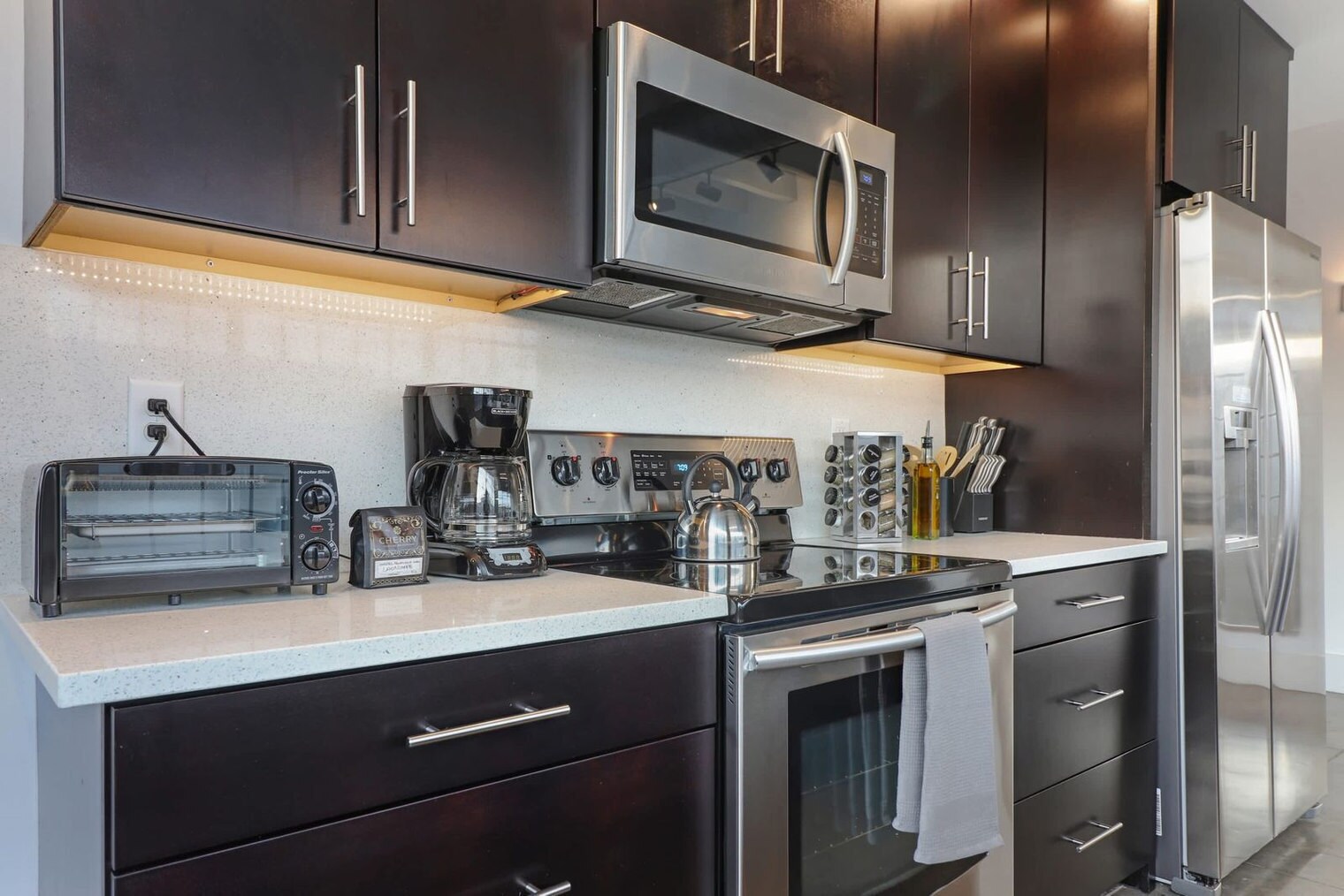 Building Photo - 822 Howard Ave