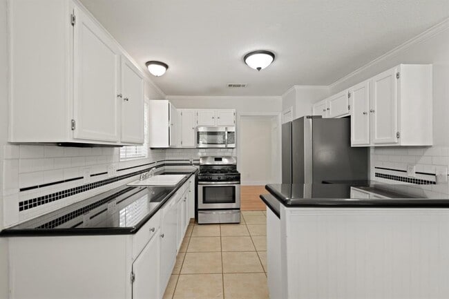 Building Photo - 2641 Village Way Dr.