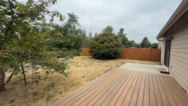 Building Photo - 355 SW Kalmia Ave