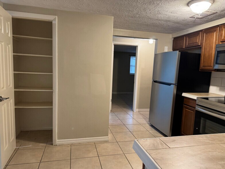 Building Photo - 3509 Nixon Rd