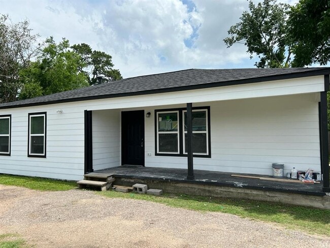 Building Photo - 710 Twin Oaks St