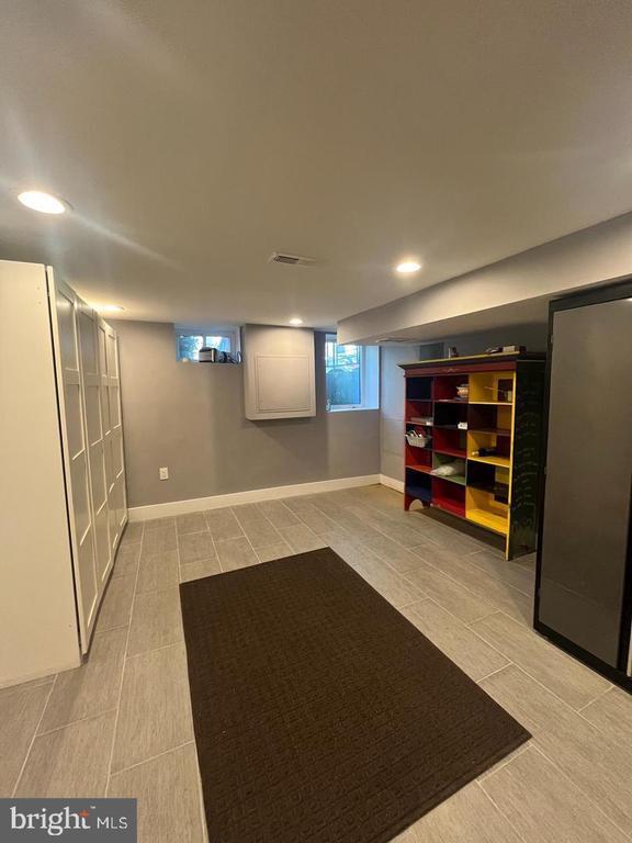 Building Photo - 2244 St Albans St