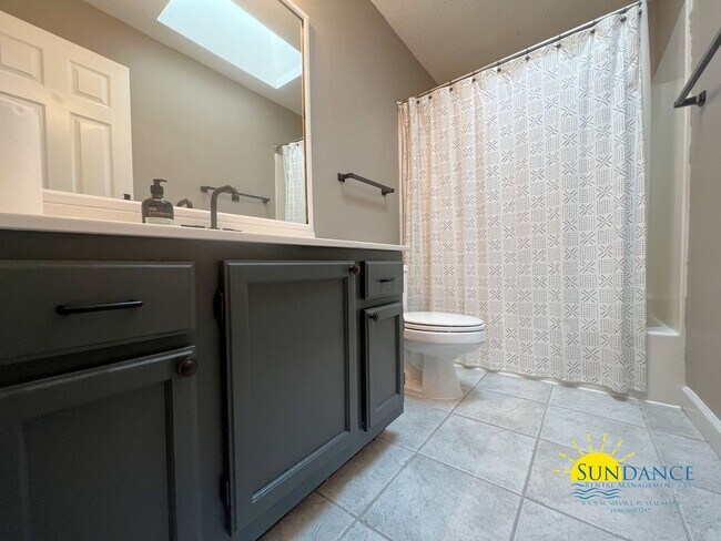 Building Photo - Charming 4 Bedroom Home in Mary Esther!