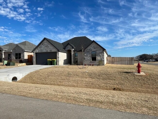 Building Photo - Newer Home in Grand Places