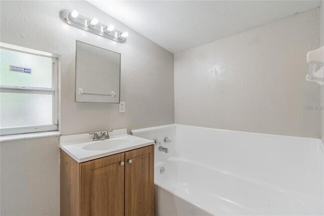 Building Photo - 1911 W St Conrad St