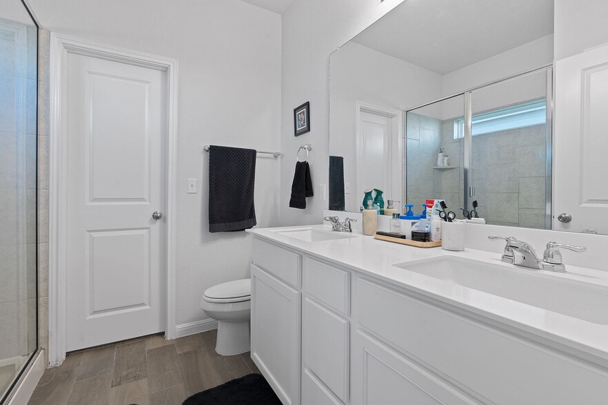 Building Photo - 10800 Blacket Dr