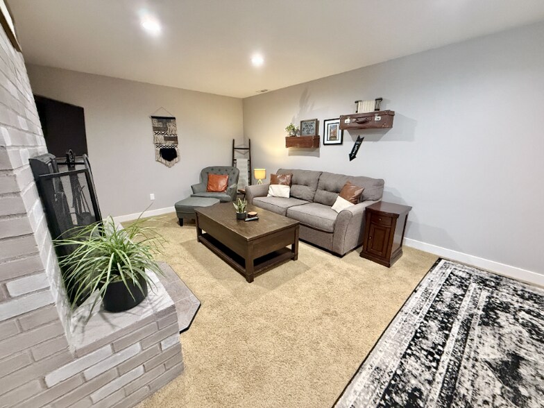 Building Photo - 11230 SW 90th Ave