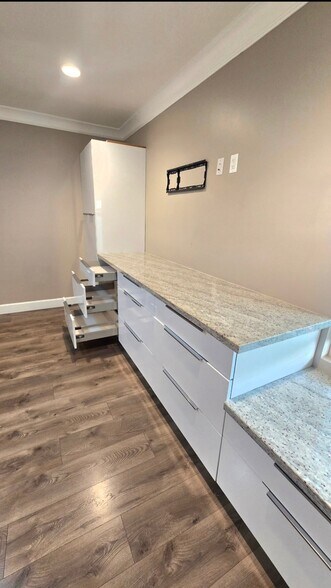 Building Photo - 214 undisclosed