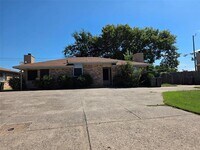 Building Photo - 2409 Springmont Ct