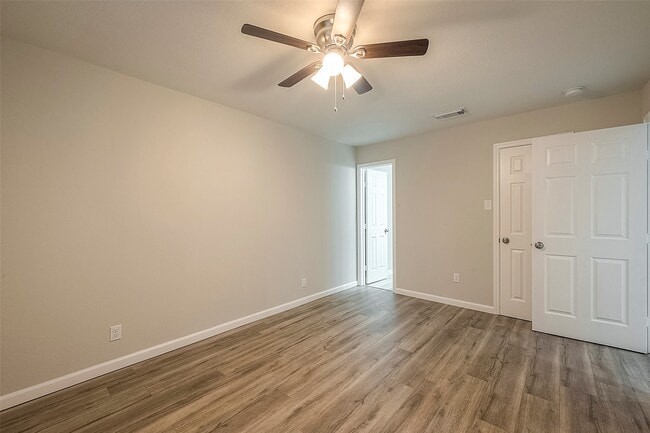 Building Photo - 5755 Heron Dr