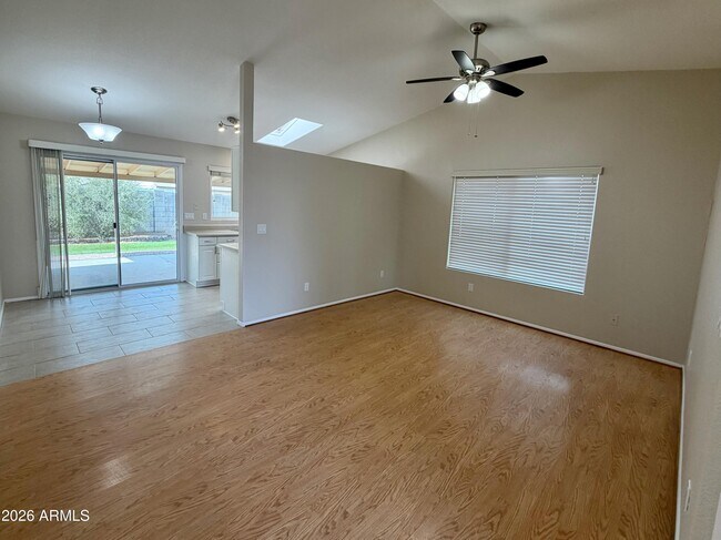 Building Photo - 3005 W Ross Ave