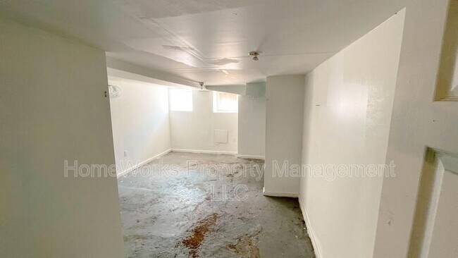 Building Photo - 317 S Mount St