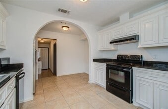 Building Photo - 5319 Bell St