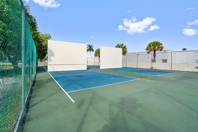 Building Photo - 9405 SW 76th St