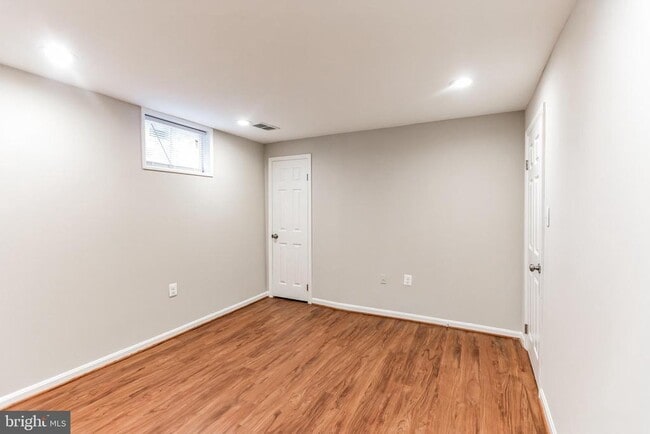 Building Photo - 5335 Lake Cove Ct